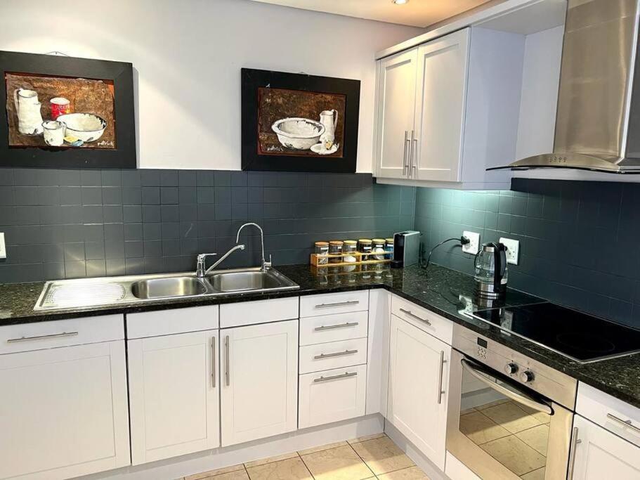 Parama 003 Secure, Luxurious Waterfront Apartment Le Cap Extérieur photo