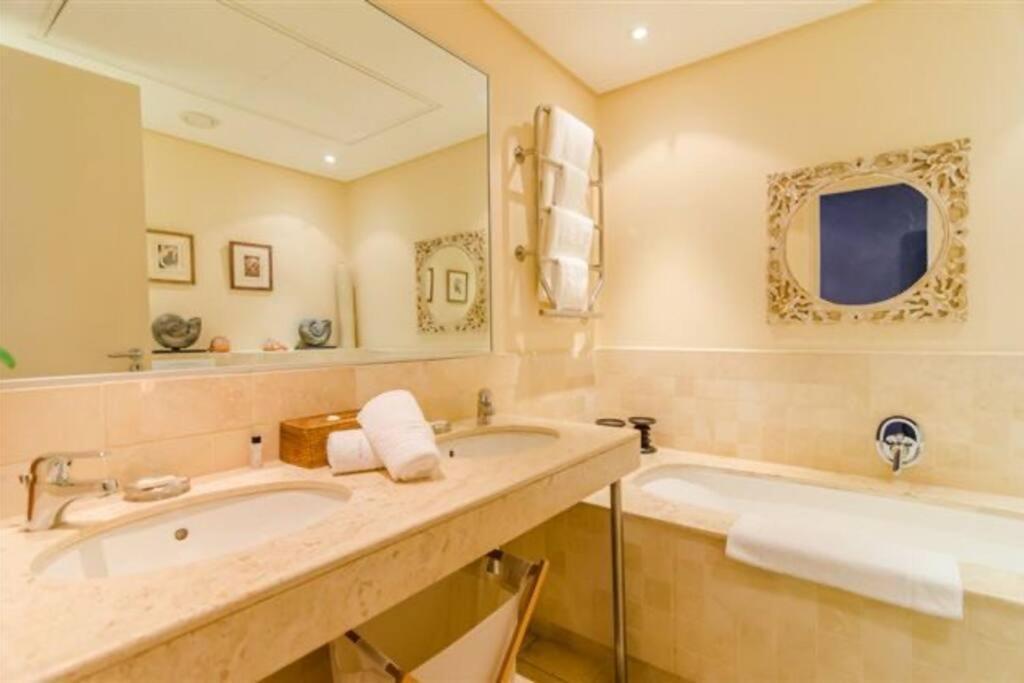 Parama 003 Secure, Luxurious Waterfront Apartment Le Cap Extérieur photo