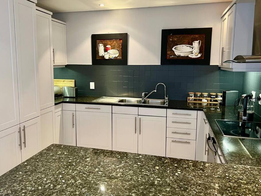 Parama 003 Secure, Luxurious Waterfront Apartment Le Cap Extérieur photo